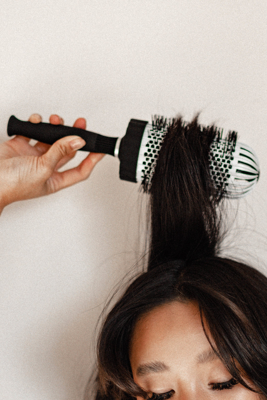 Jumbo Ionic Thermal Round Brush